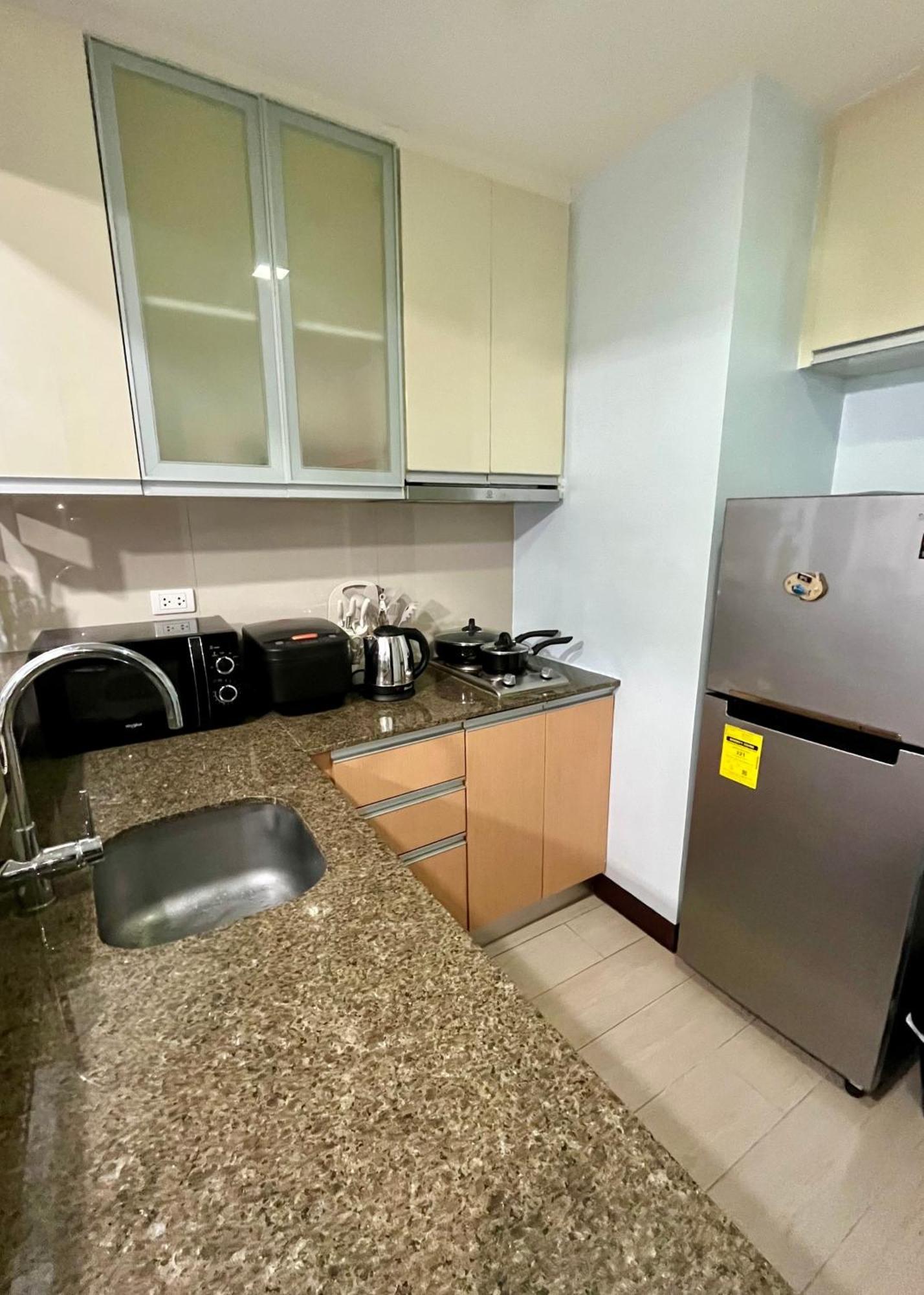 סן פדרו מקאטי Greenbelt Hamilton Tower 1 מראה חיצוני תמונה