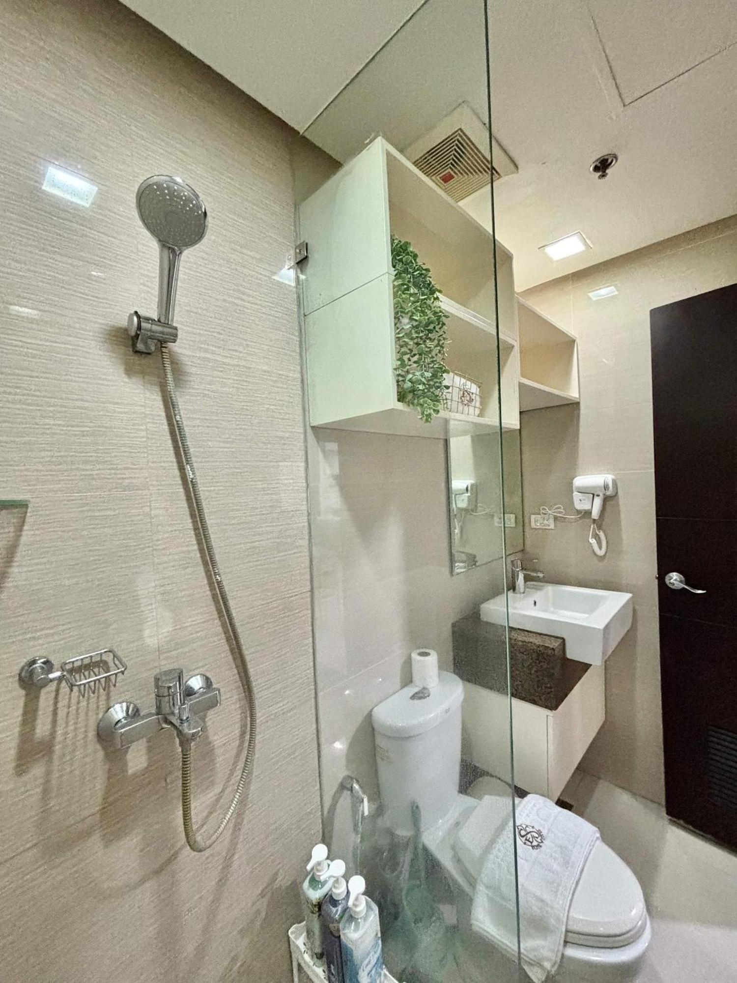 סן פדרו מקאטי Greenbelt Hamilton Tower 1 מראה חיצוני תמונה